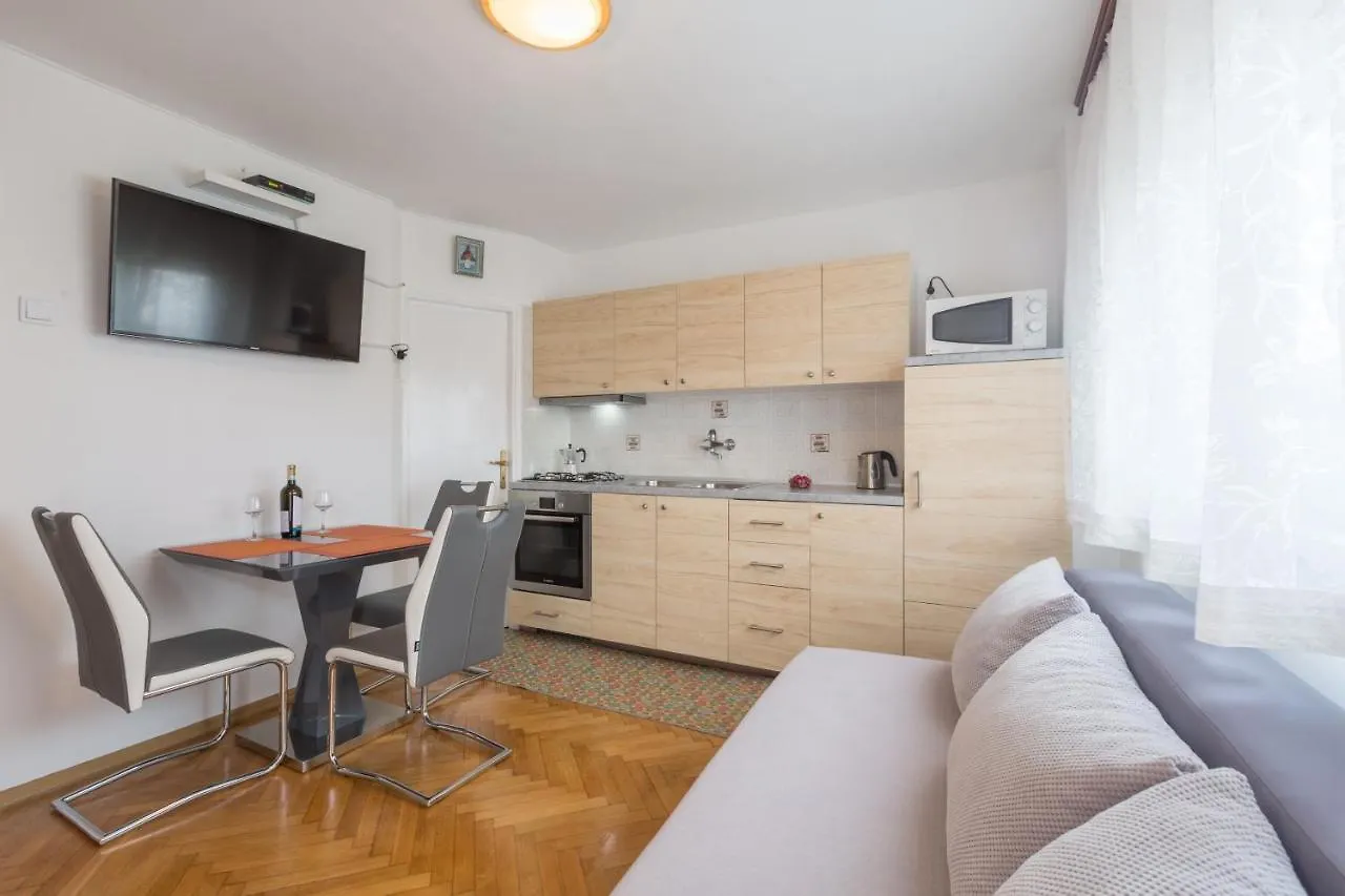Apartments With A Parking Space Umag - 19741