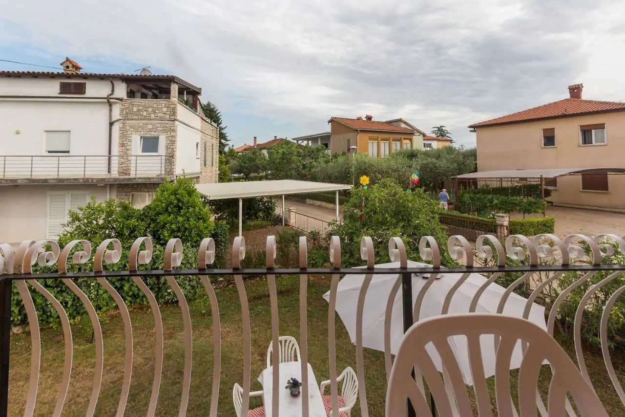 Apartments With A Parking Space Umag - 19741
